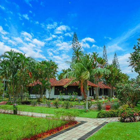 Paradise Heritage Resort Кумараком Екстериор снимка