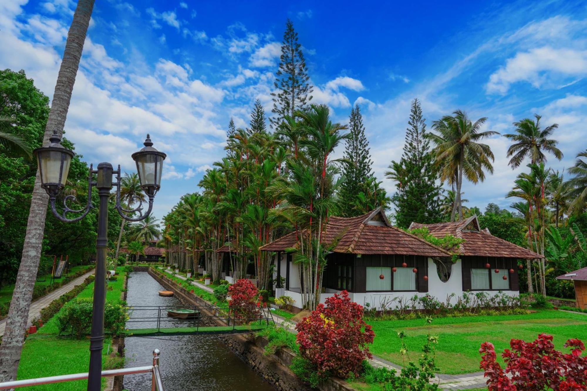 Paradise Heritage Resort Кумараком Екстериор снимка