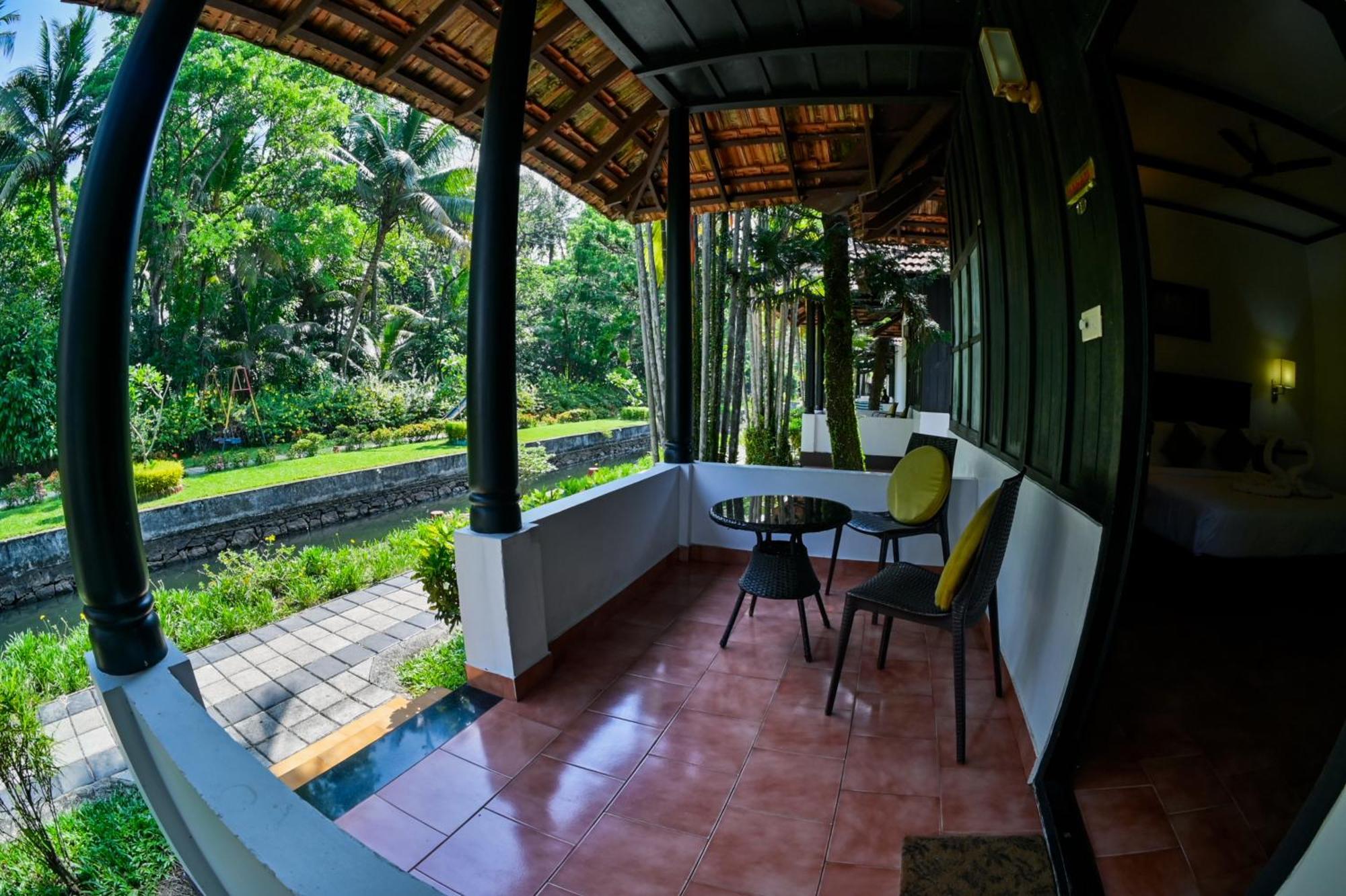 Paradise Heritage Resort Кумараком Екстериор снимка