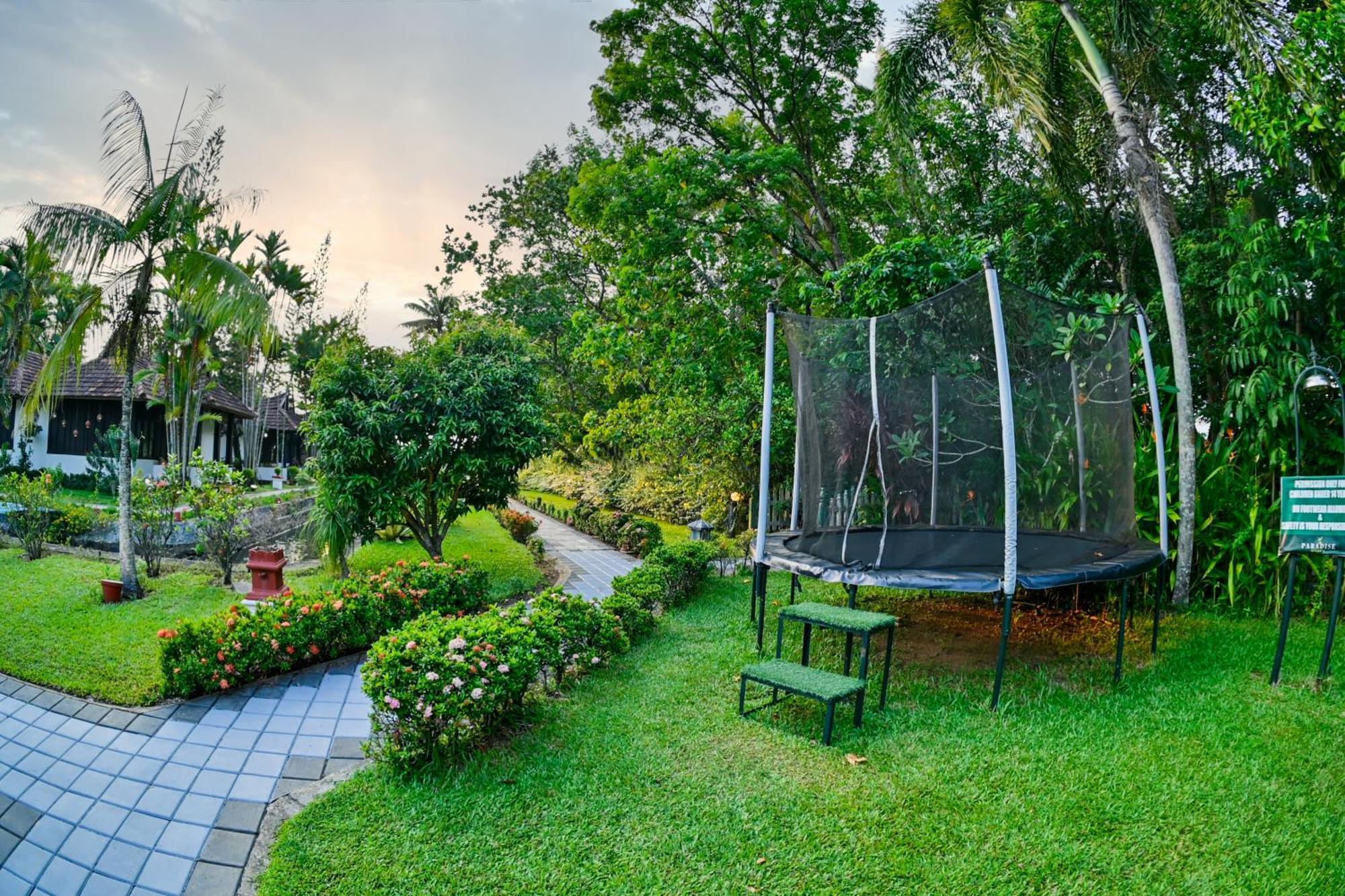 Paradise Heritage Resort Кумараком Екстериор снимка