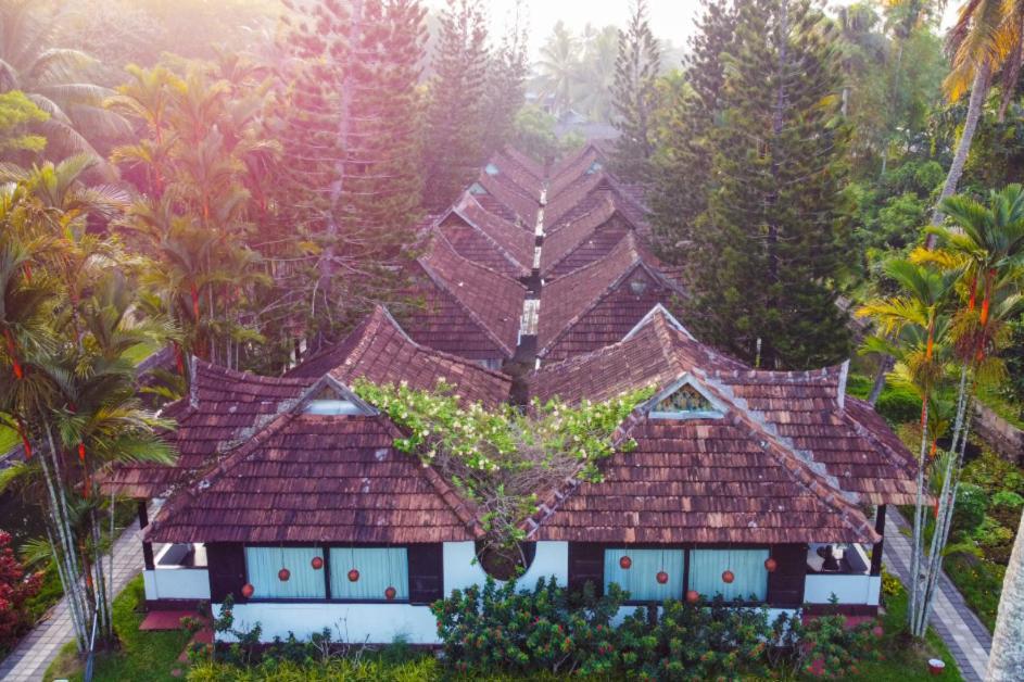 Paradise Heritage Resort Кумараком Екстериор снимка