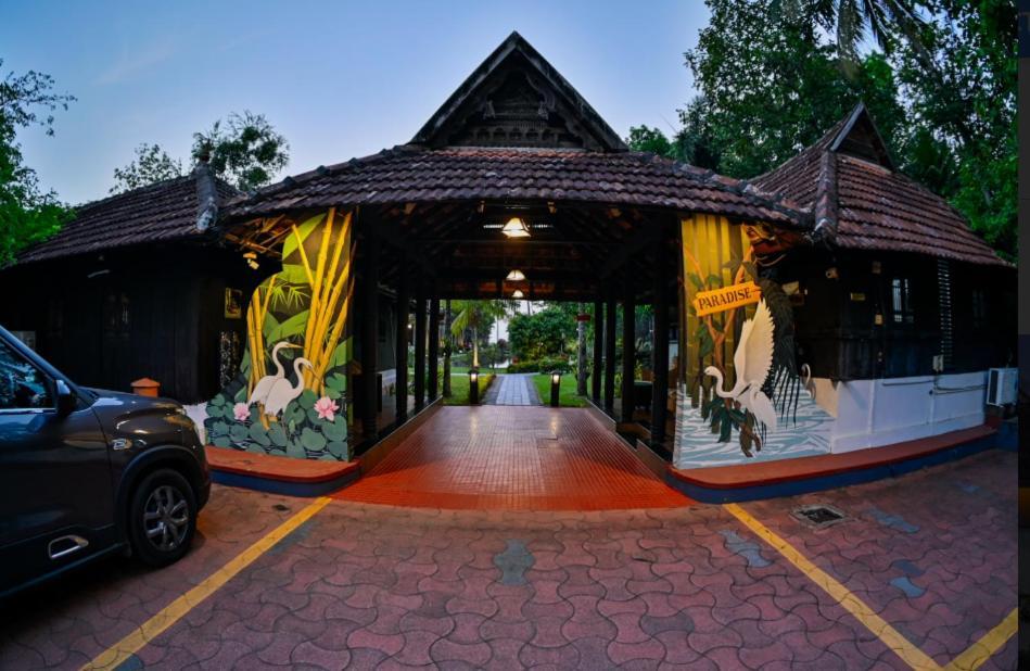 Paradise Heritage Resort Кумараком Екстериор снимка